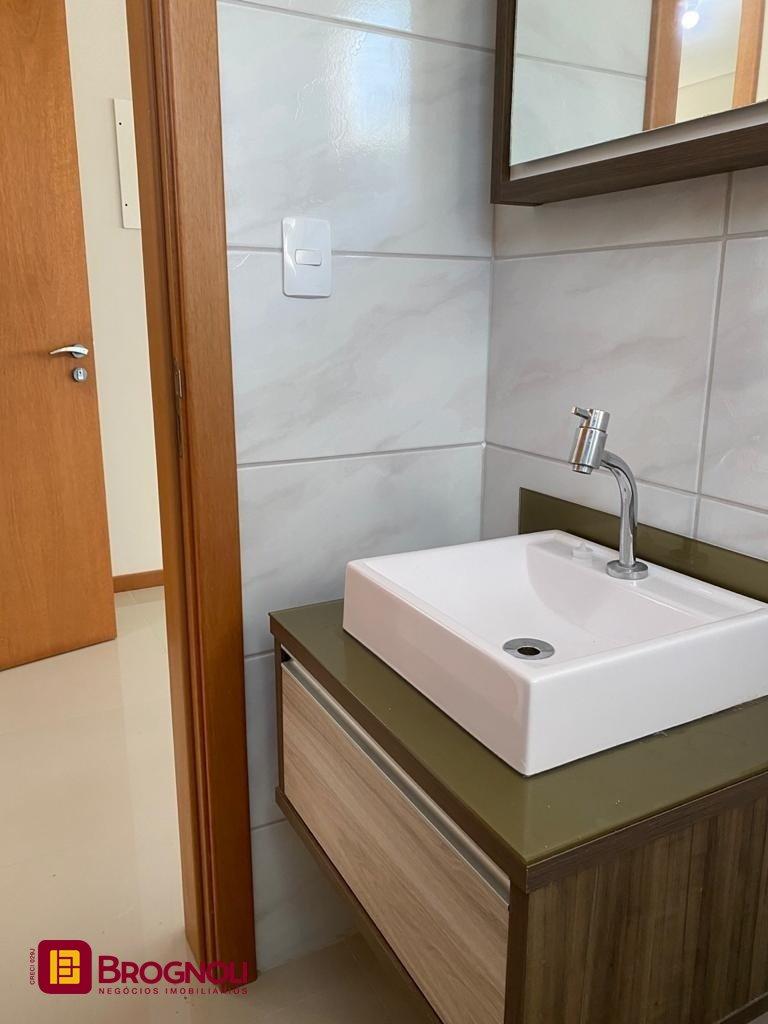 Prédio com 600m², 8 garagens, no bairro Centro em Florianópolis