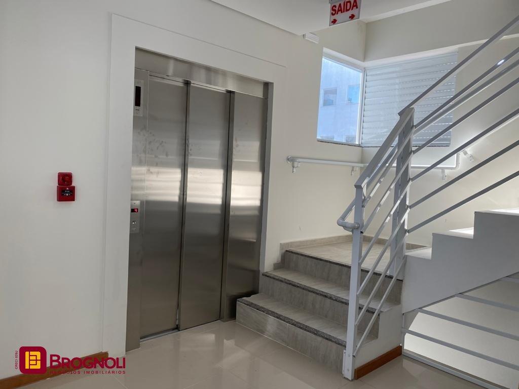 Prédio com 600m², 8 garagens, no bairro Centro em Florianópolis