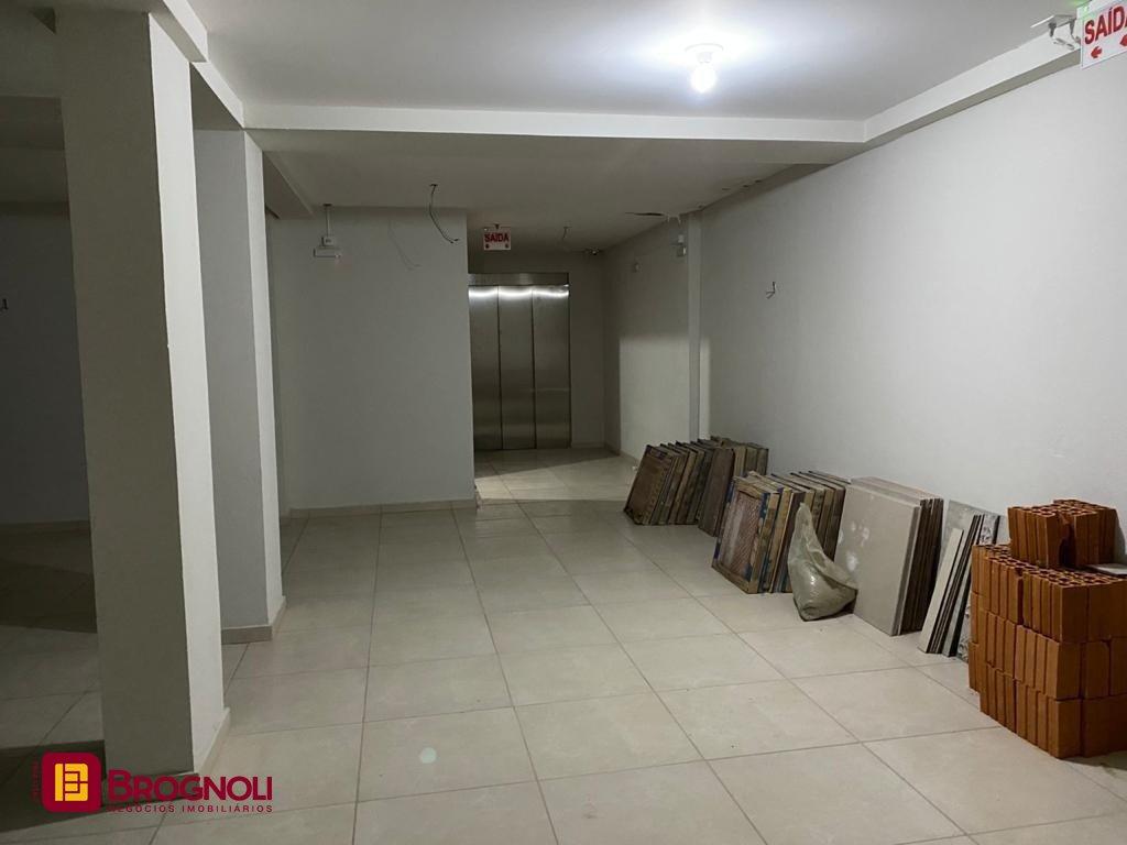 Prédio com 600m², 8 garagens, no bairro Centro em Florianópolis