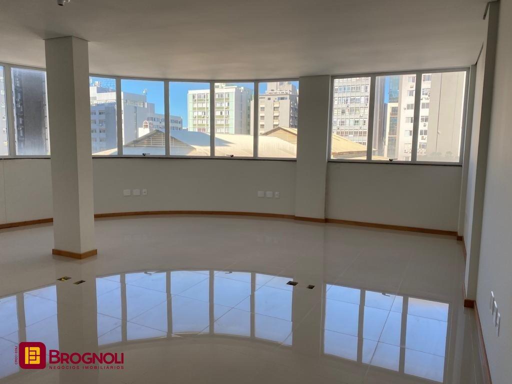 Prédio com 600m², 8 garagens, no bairro Centro em Florianópolis
