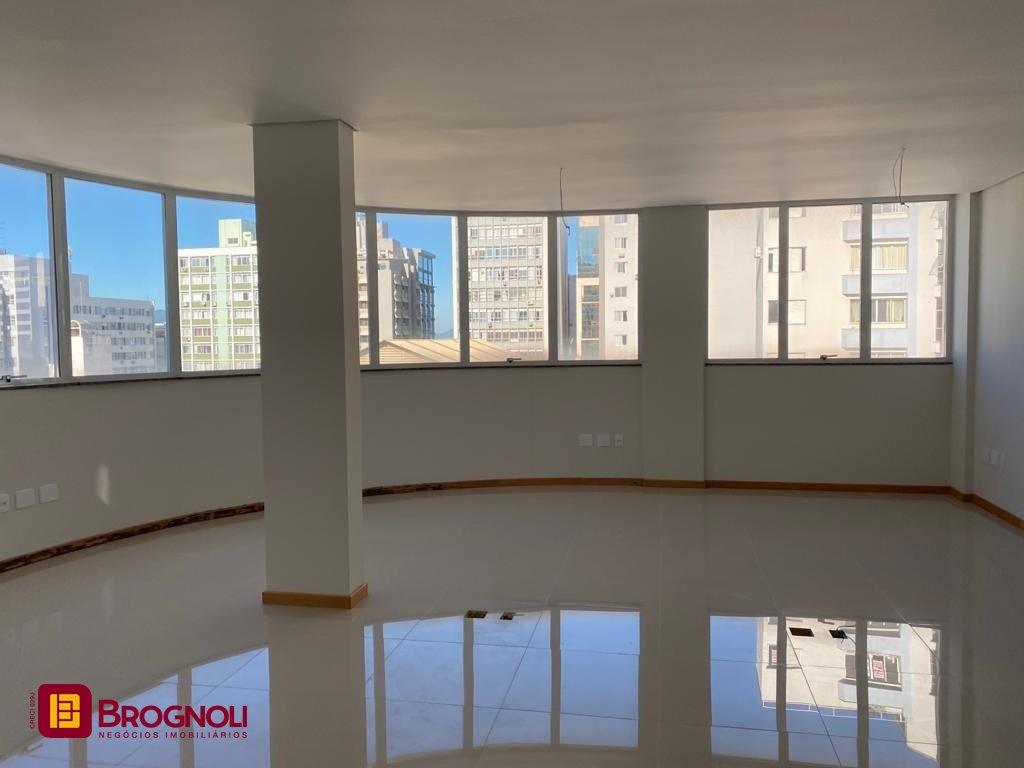 Prédio com 600m², 8 garagens, no bairro Centro em Florianópolis
