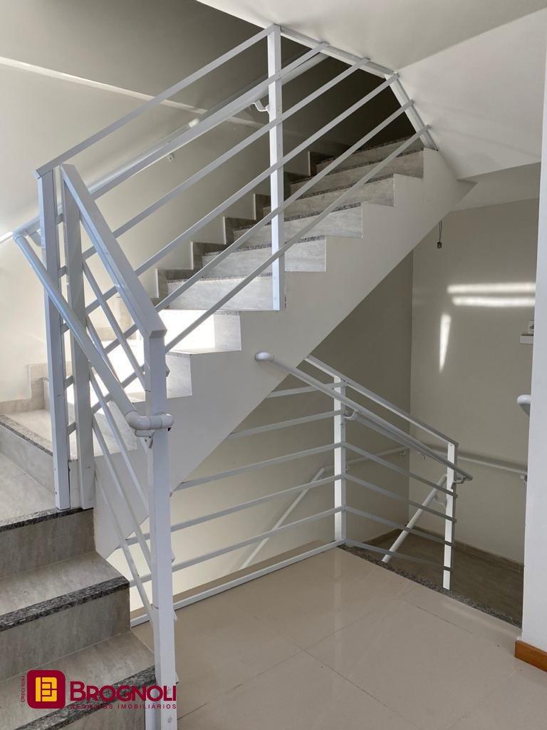 Prédio com 600m², 8 garagens, no bairro Centro em Florianópolis