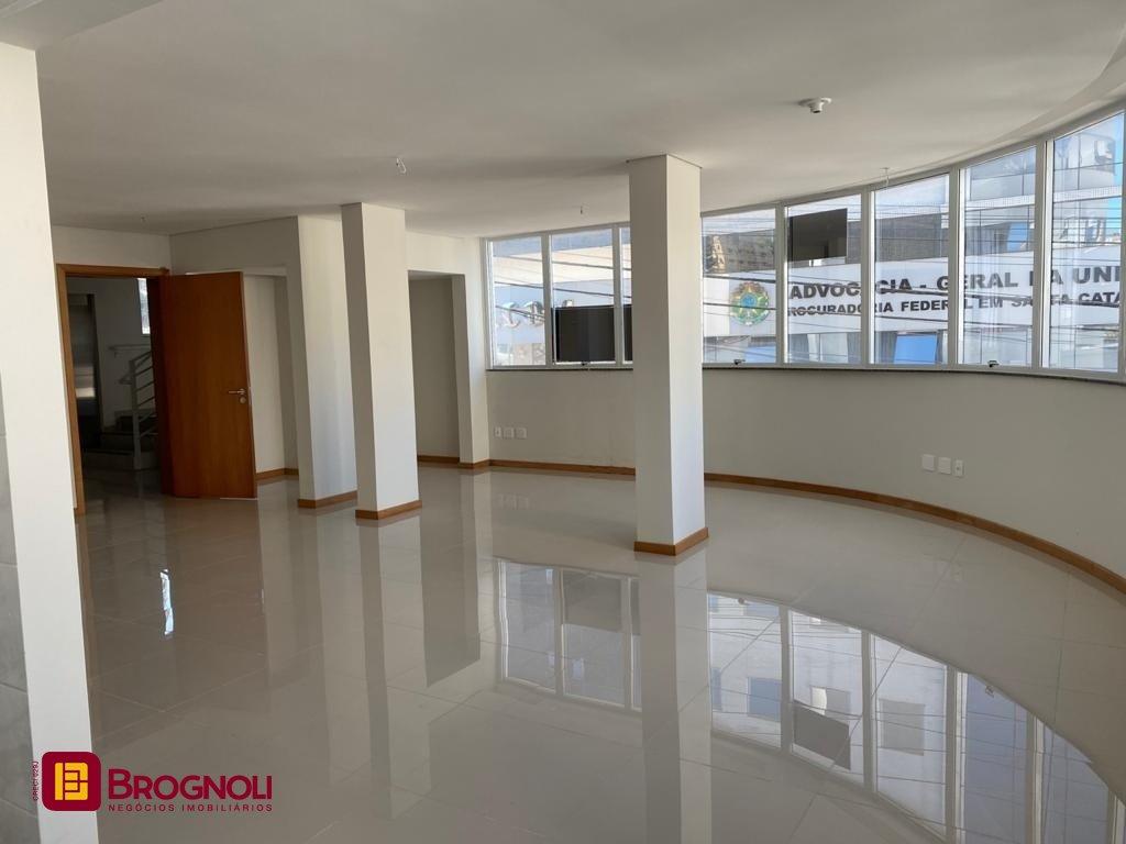Prédio com 600m², 8 garagens, no bairro Centro em Florianópolis