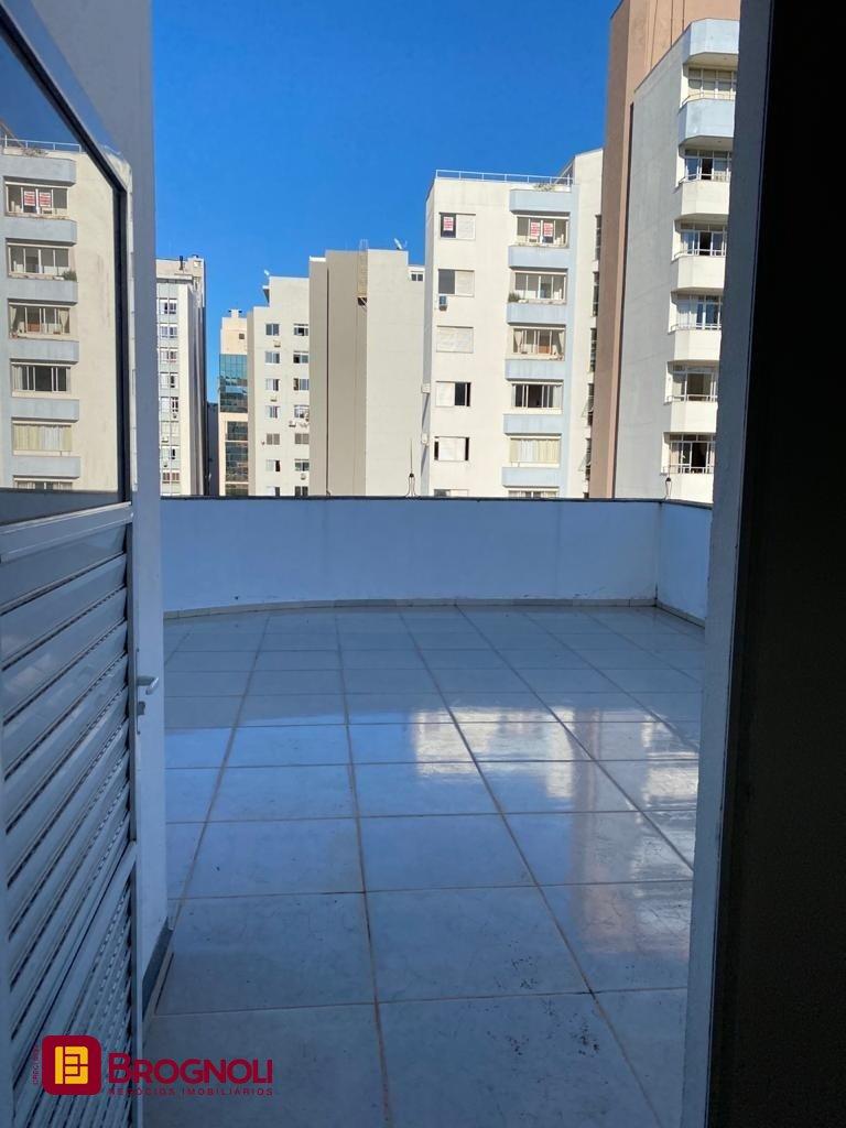 Prédio com 600m², 8 garagens, no bairro Centro em Florianópolis