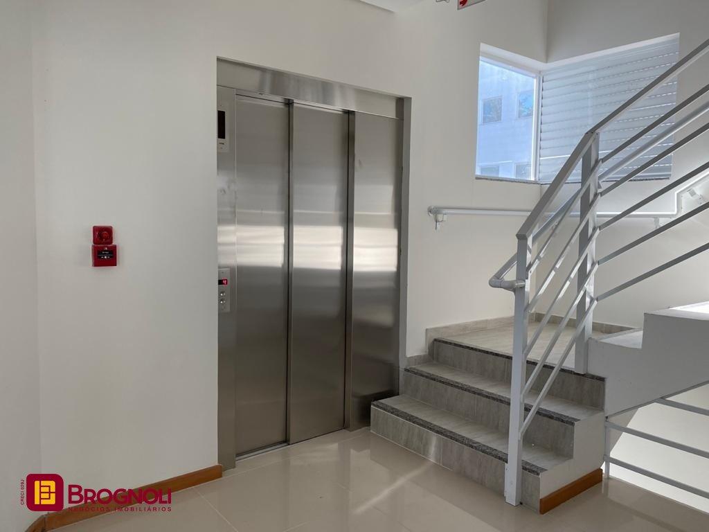 Prédio com 600m², 8 garagens, no bairro Centro em Florianópolis