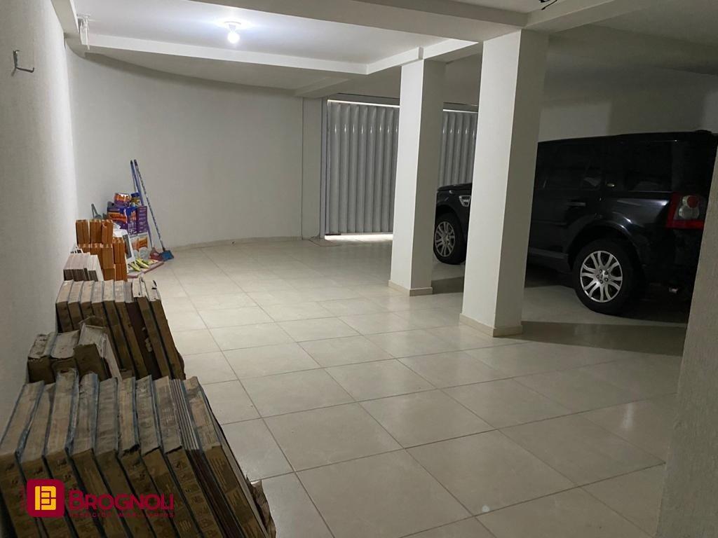 Prédio com 600m², 8 garagens, no bairro Centro em Florianópolis
