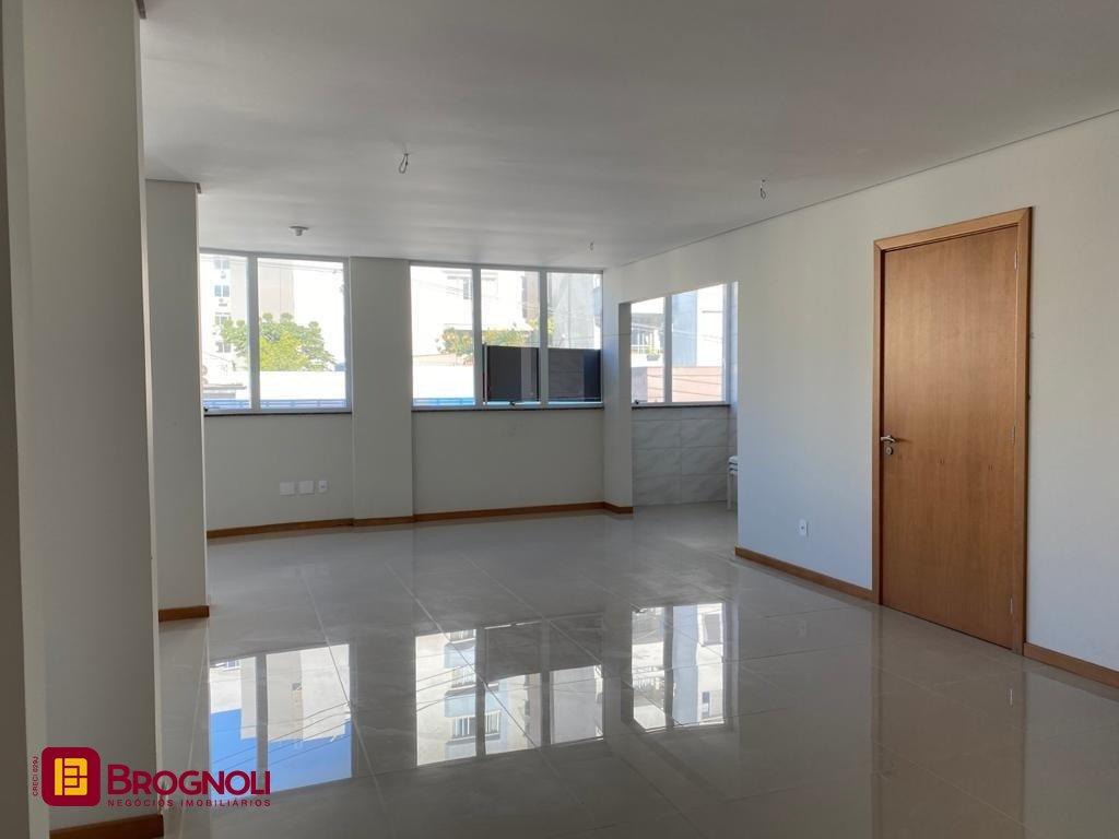 Prédio com 600m², 8 garagens, no bairro Centro em Florianópolis