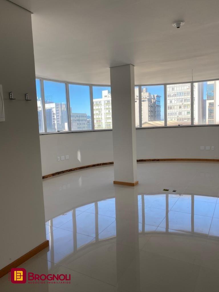 Prédio com 600m², 8 garagens, no bairro Centro em Florianópolis
