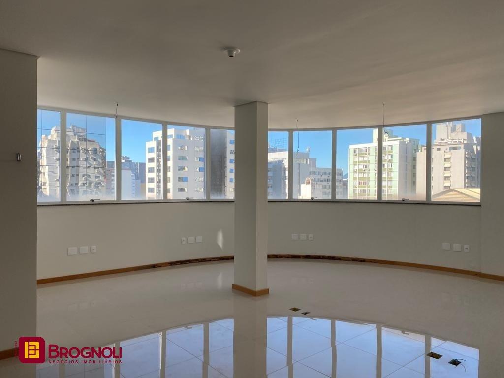 Prédio com 600m², 8 garagens, no bairro Centro em Florianópolis