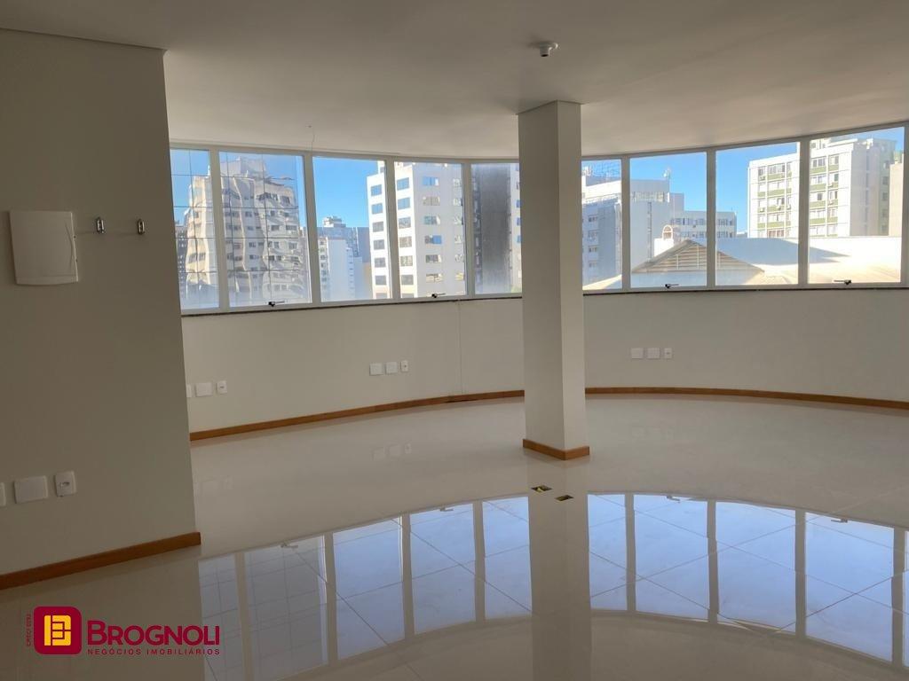 Prédio com 600m², 8 garagens, no bairro Centro em Florianópolis