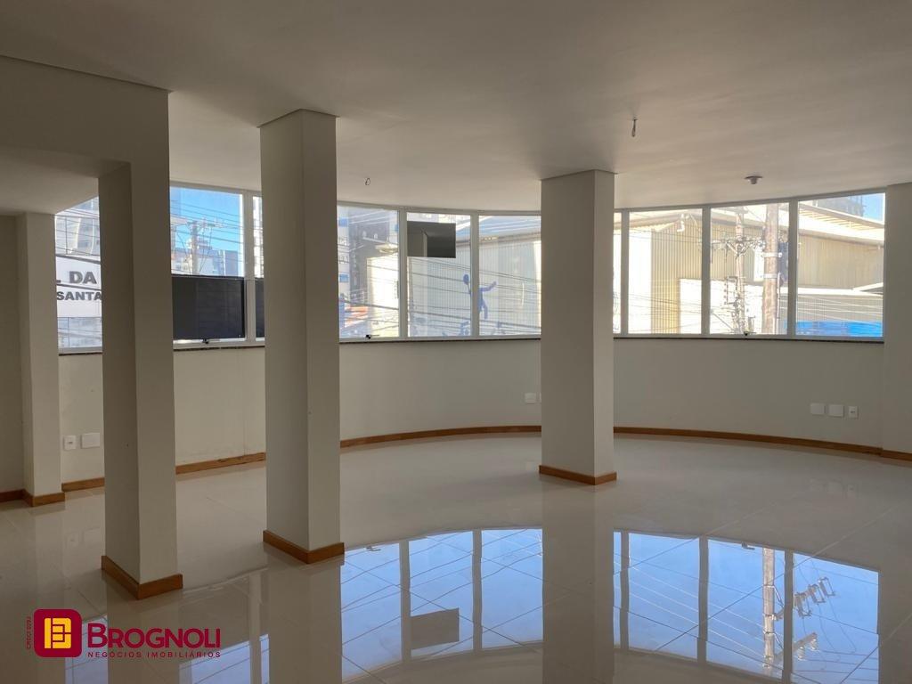 Prédio com 600m², 8 garagens, no bairro Centro em Florianópolis