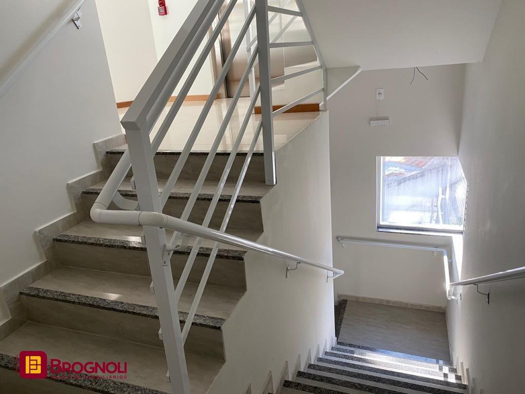 Prédio com 600m², 8 garagens, no bairro Centro em Florianópolis