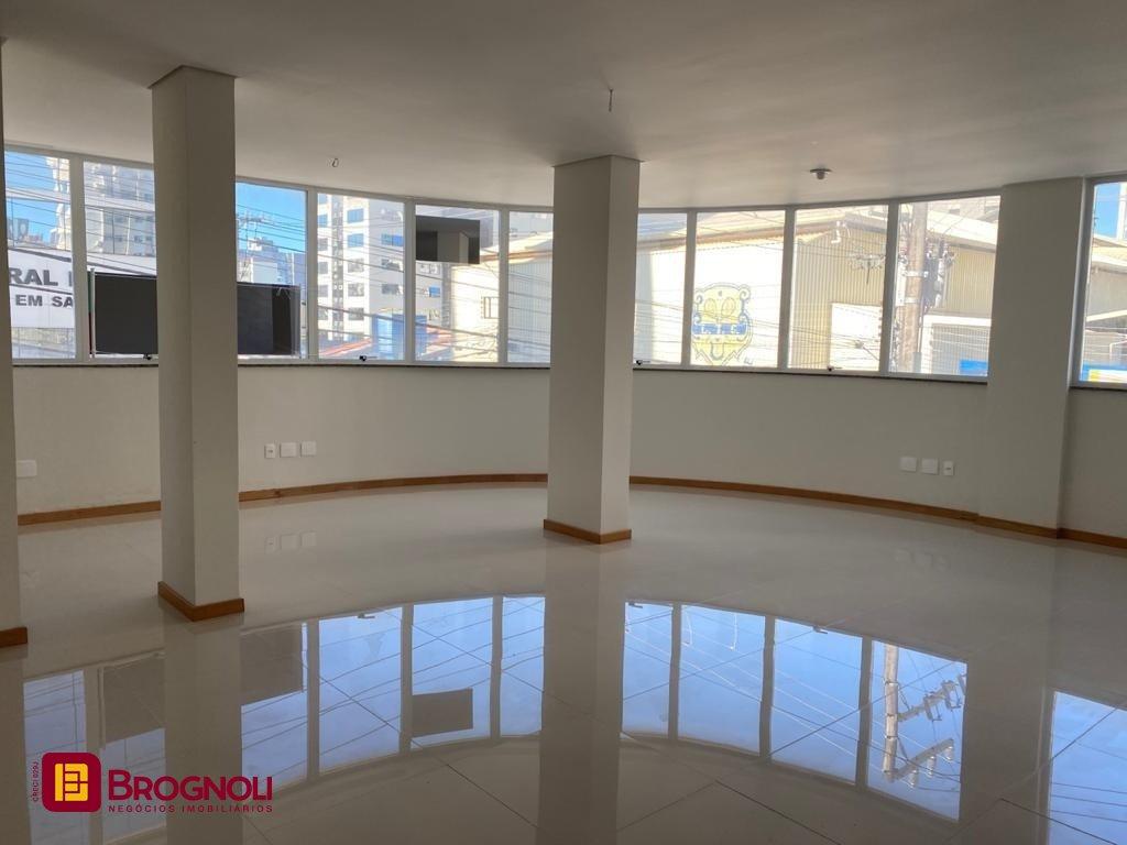 Prédio com 600m², 8 garagens, no bairro Centro em Florianópolis