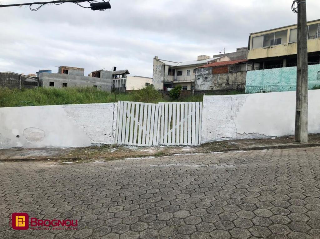 Terreno com 1465m², no bairro Jardim Atlântico em Florianópolis