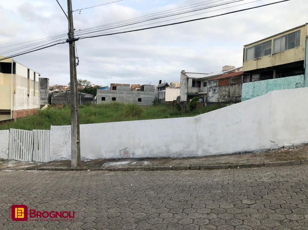 Terreno com 1465m², no bairro Jardim Atlântico em Florianópolis