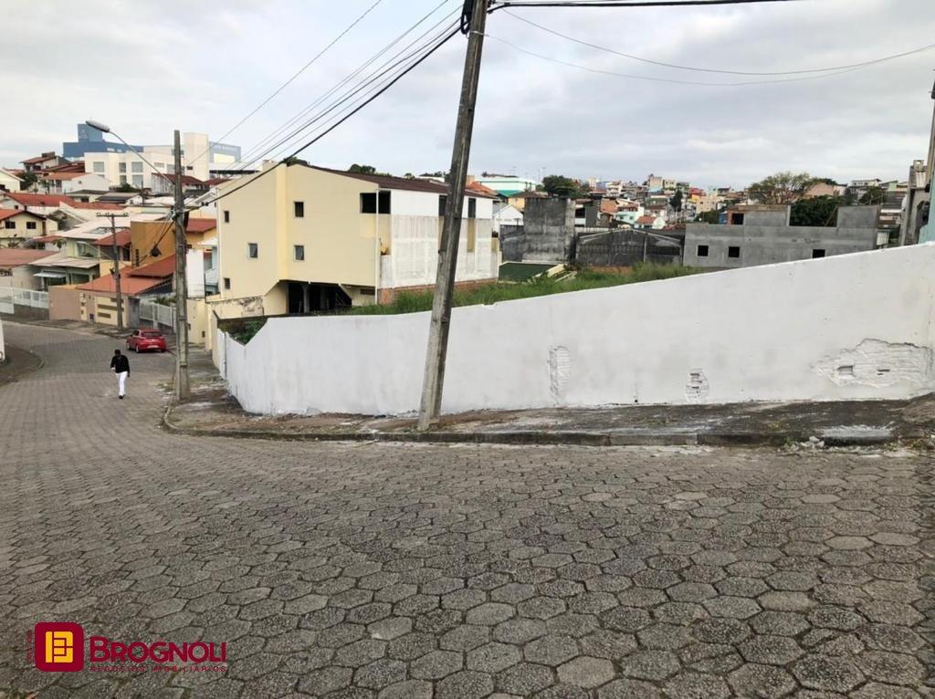 Terreno com 1465m², no bairro Jardim Atlântico em Florianópolis