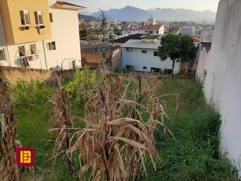 Terreno com 360m², no bairro Fazenda Santo Antônio em São José