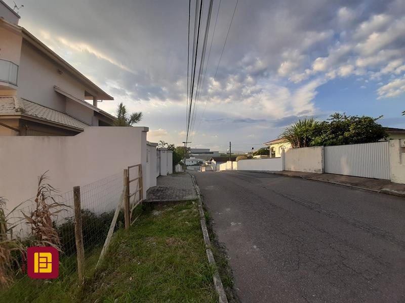 Terreno com 360m², no bairro Fazenda Santo Antônio em São José