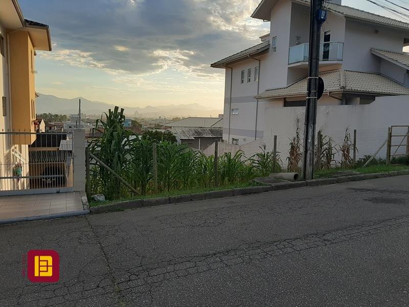 Terreno com 360m², no bairro Fazenda Santo Antônio em São José