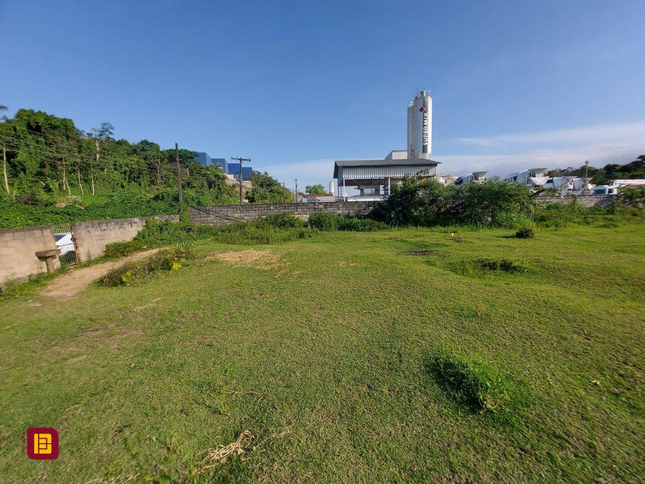 Terreno com 3804m², no bairro Distrito Industrial em São José