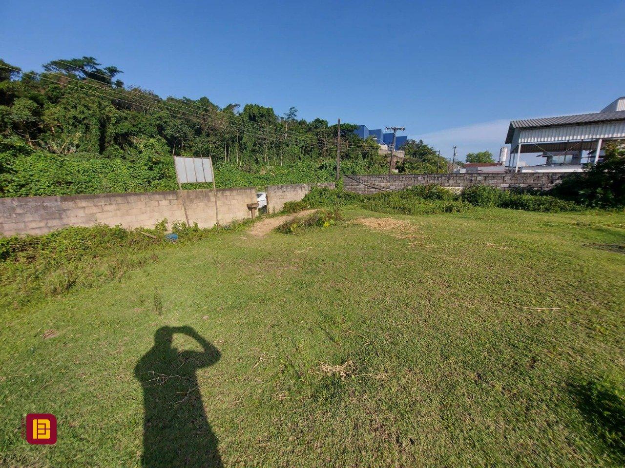 Terreno com 3804m², no bairro Distrito Industrial em São José