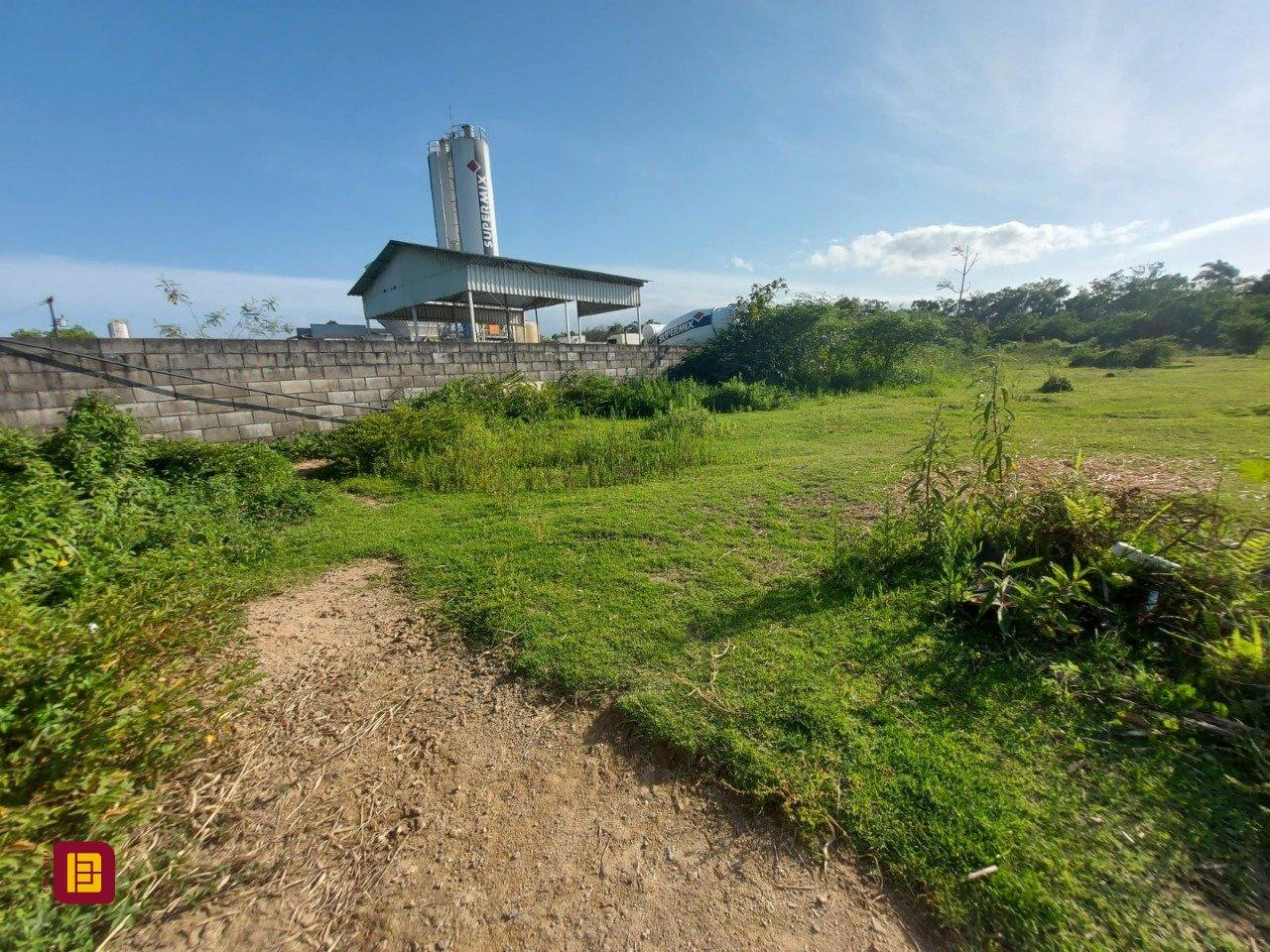 Terreno com 3804m², no bairro Distrito Industrial em São José
