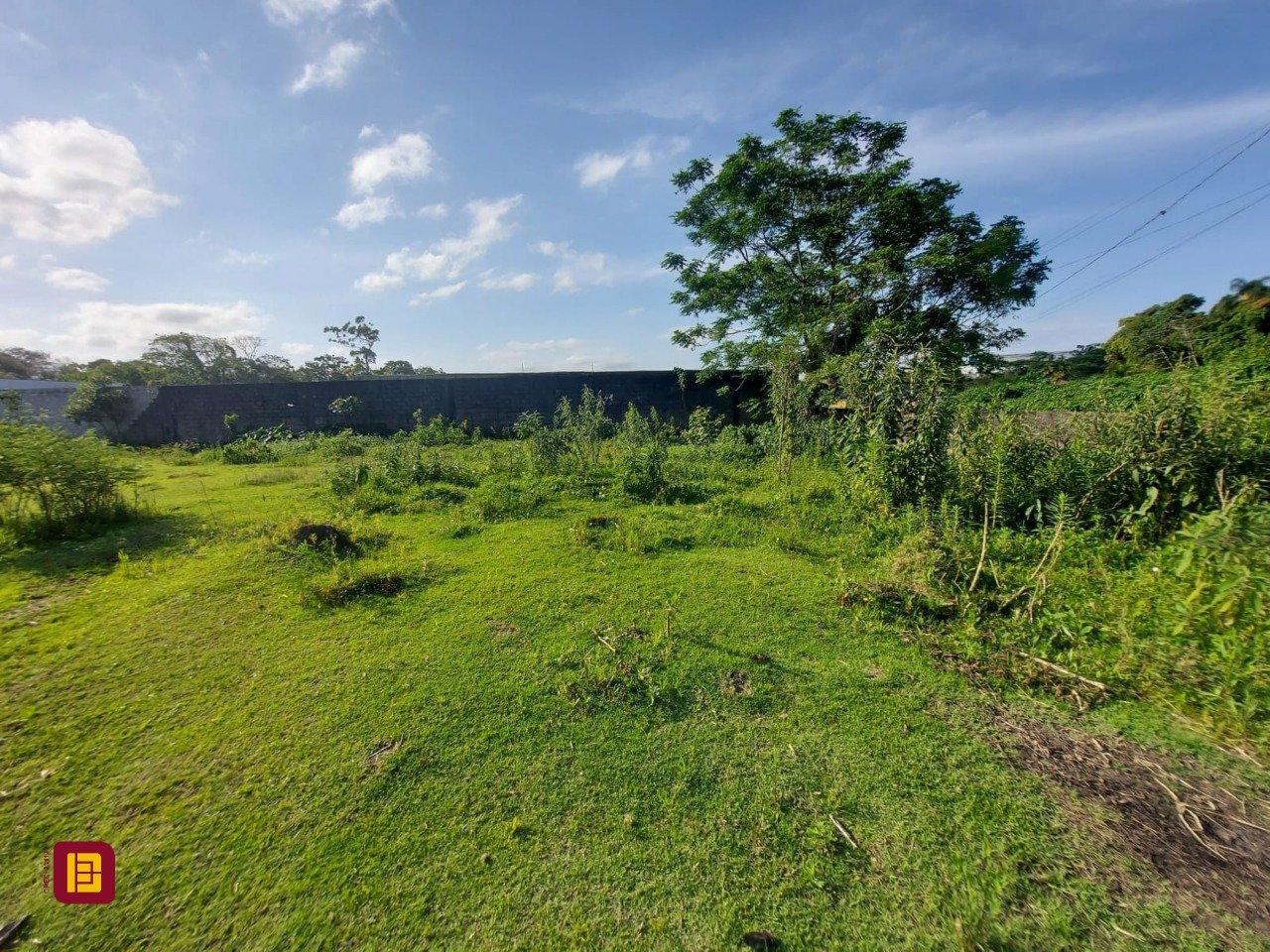 Terreno com 3804m², no bairro Distrito Industrial em São José