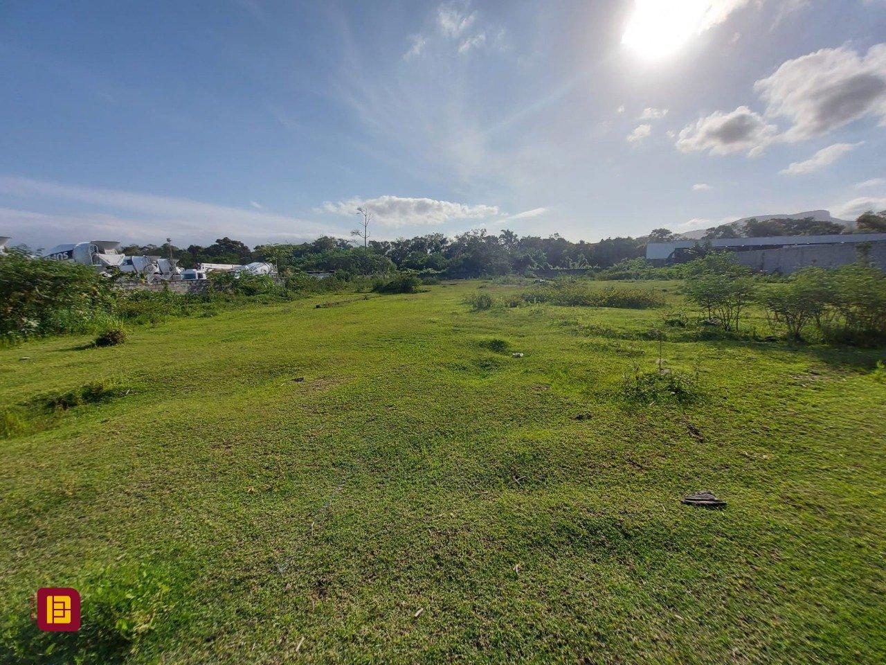 Terreno com 3804m², no bairro Distrito Industrial em São José