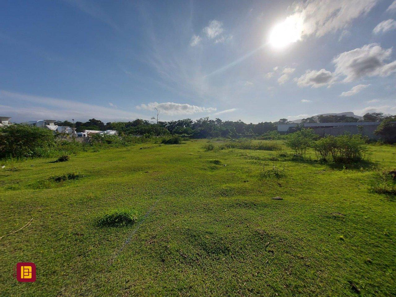 Terreno com 3804m², no bairro Distrito Industrial em São José