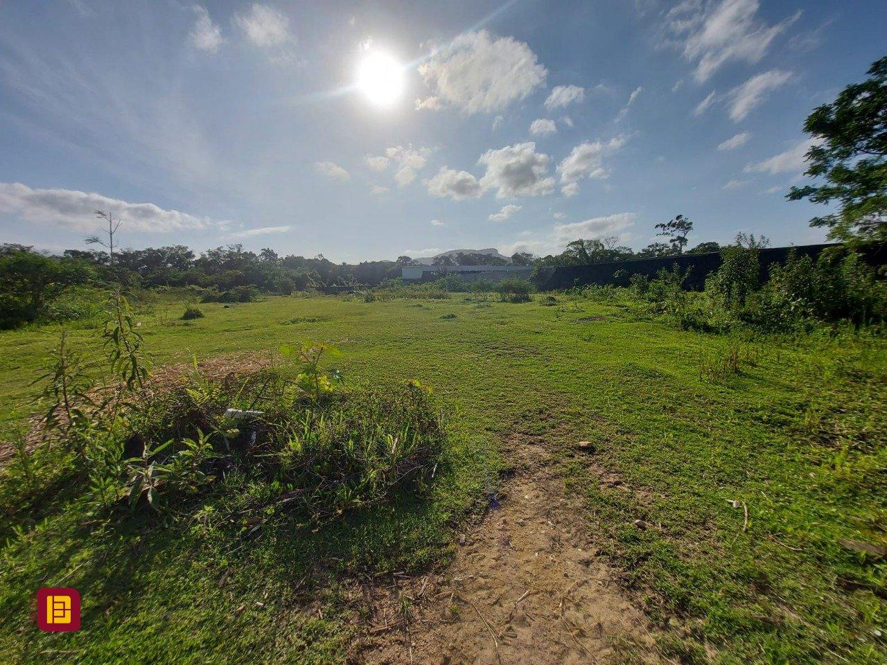 Terreno com 3804m², no bairro Distrito Industrial em São José
