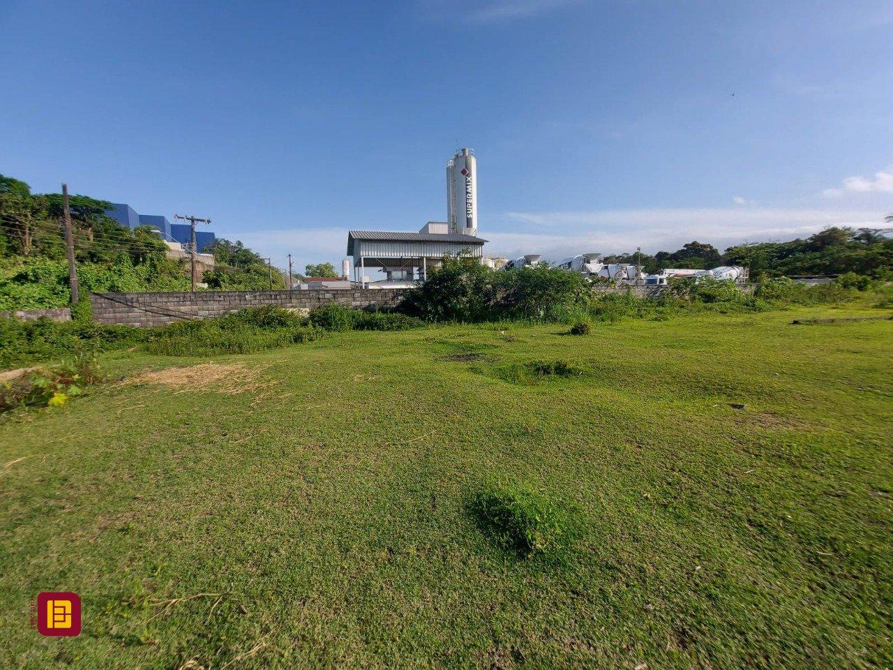 Terreno com 3804m², no bairro Distrito Industrial em São José