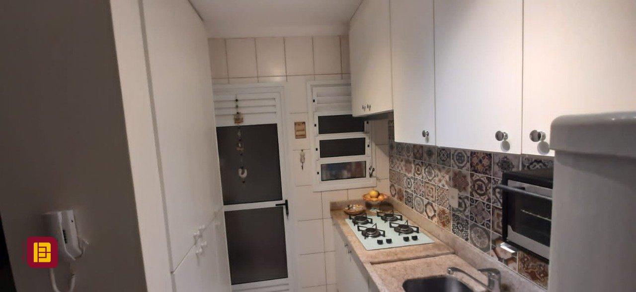 Apartamento com 74m², 4 quartos (sendo 2 suítes), 1 garagem, no bairro Canasvieiras em Florianópolis