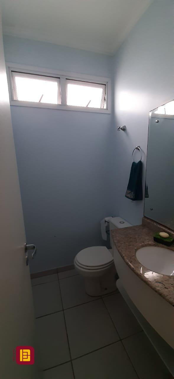 Apartamento com 74m², 4 quartos (sendo 2 suítes), 1 garagem, no bairro Canasvieiras em Florianópolis