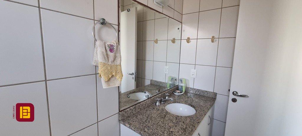 Apartamento com 74m², 4 quartos (sendo 2 suítes), 1 garagem, no bairro Canasvieiras em Florianópolis