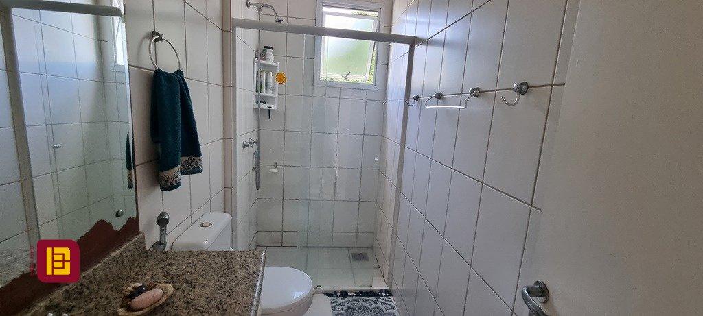 Apartamento com 74m², 4 quartos (sendo 2 suítes), 1 garagem, no bairro Canasvieiras em Florianópolis