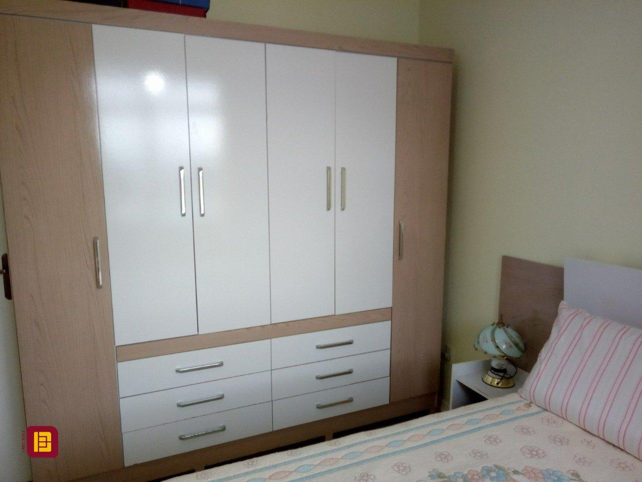 Casa com 263m², 7 quartos (sendo 1 suíte), 2 garagens, no bairro Estreito em Florianópolis
