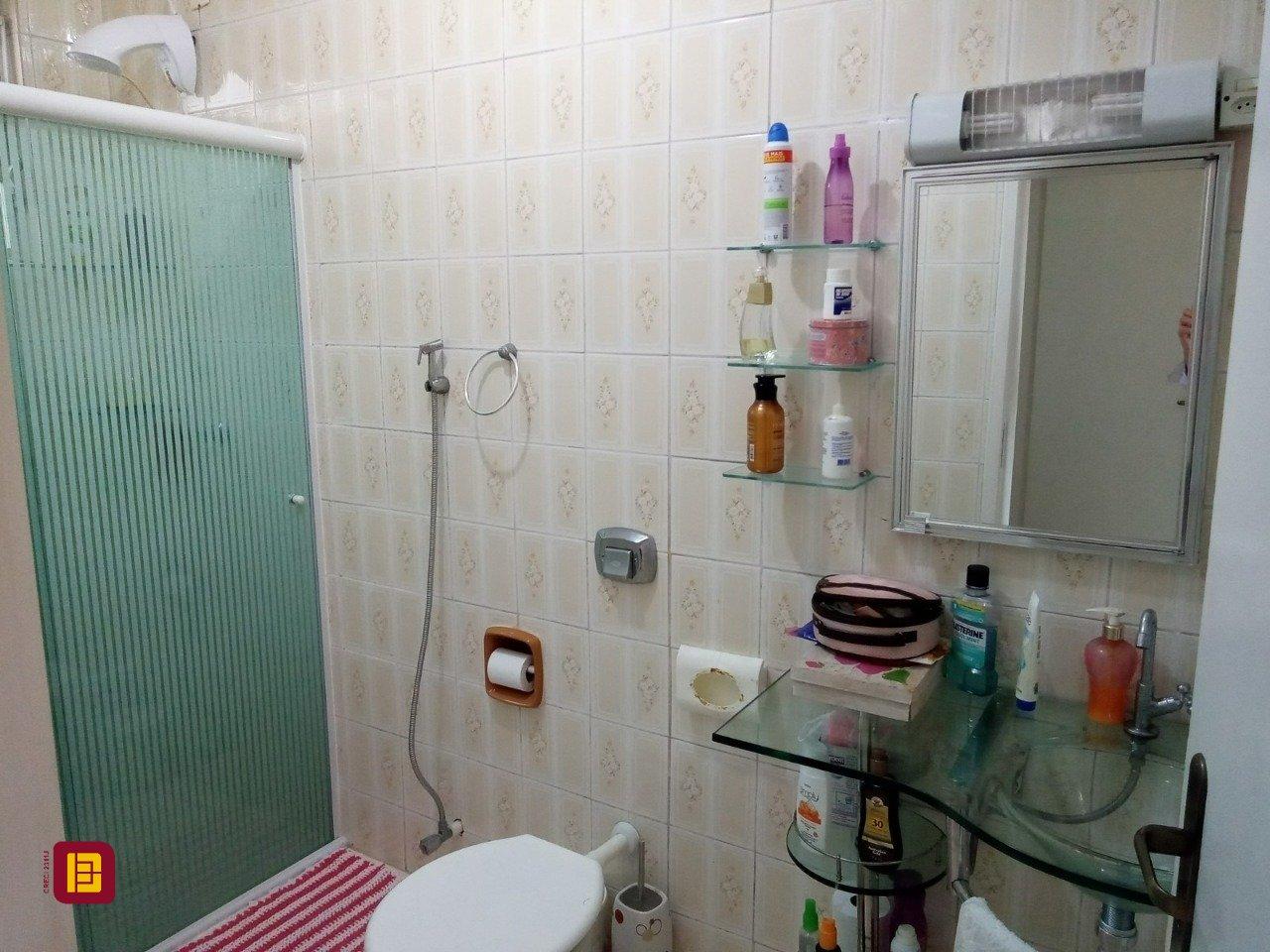 Casa com 263m², 7 quartos (sendo 1 suíte), 2 garagens, no bairro Estreito em Florianópolis