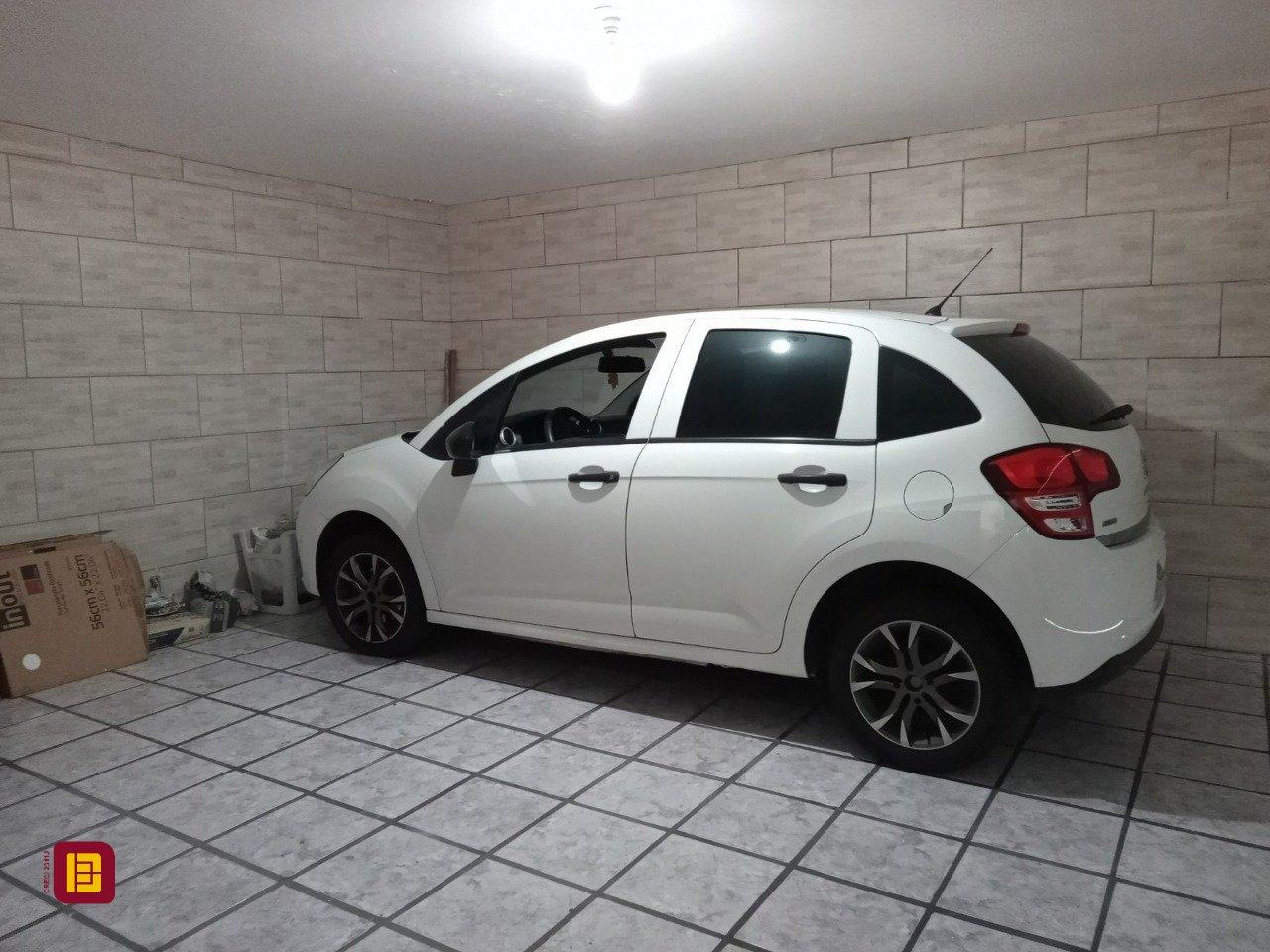 Casa com 263m², 7 quartos (sendo 1 suíte), 2 garagens, no bairro Estreito em Florianópolis