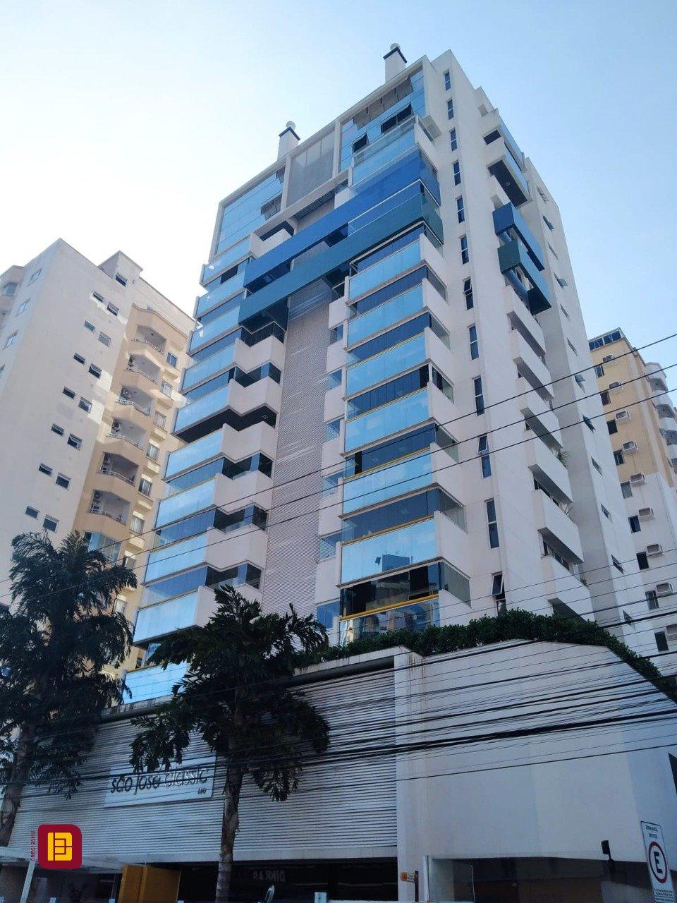 Apartamento com 149m², 4 quartos (sendo 1 suíte), 2 garagens, no bairro Campinas em São José