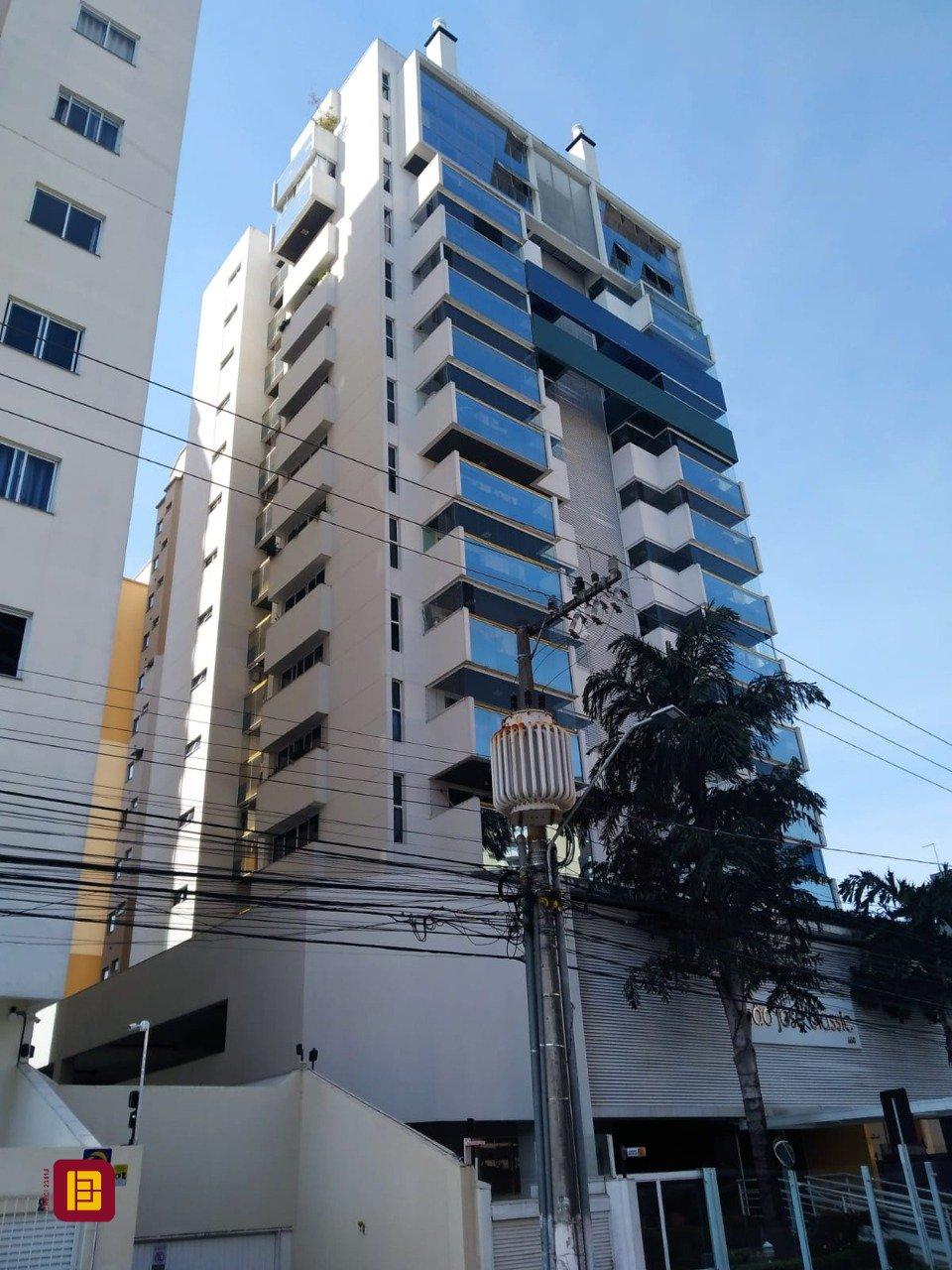Apartamento com 149m², 4 quartos (sendo 1 suíte), 2 garagens, no bairro Campinas em São José