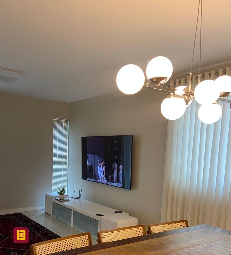 Apartamento com 149m², 4 quartos (sendo 1 suíte), 2 garagens, no bairro Campinas em São José