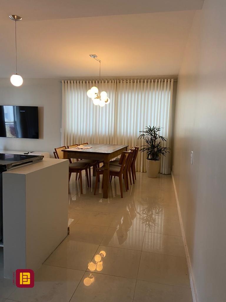 Apartamento com 149m², 4 quartos (sendo 1 suíte), 2 garagens, no bairro Campinas em São José
