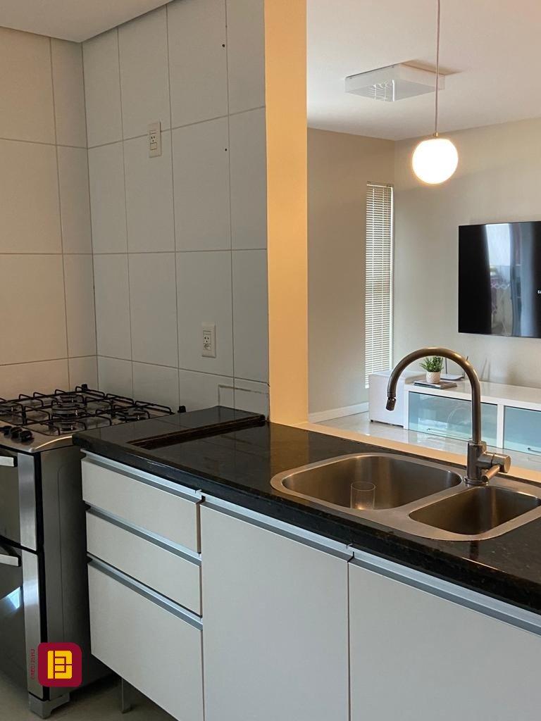 Apartamento com 149m², 4 quartos (sendo 1 suíte), 2 garagens, no bairro Campinas em São José