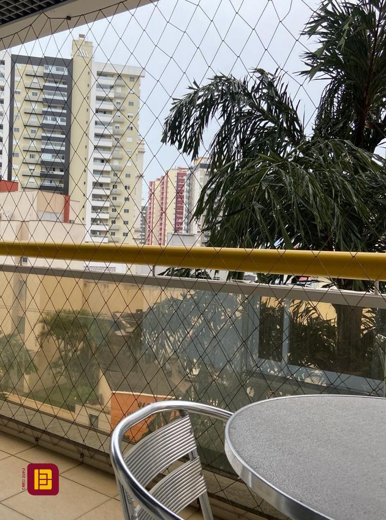 Apartamento com 149m², 4 quartos (sendo 1 suíte), 2 garagens, no bairro Campinas em São José