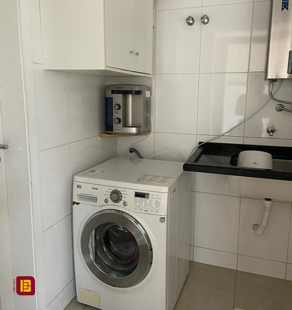 Apartamento com 149m², 4 quartos (sendo 1 suíte), 2 garagens, no bairro Campinas em São José