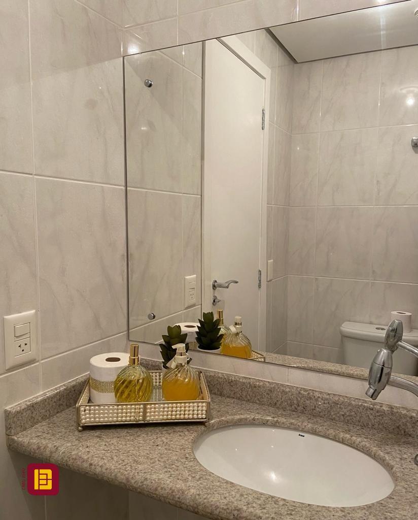 Apartamento com 149m², 4 quartos (sendo 1 suíte), 2 garagens, no bairro Campinas em São José