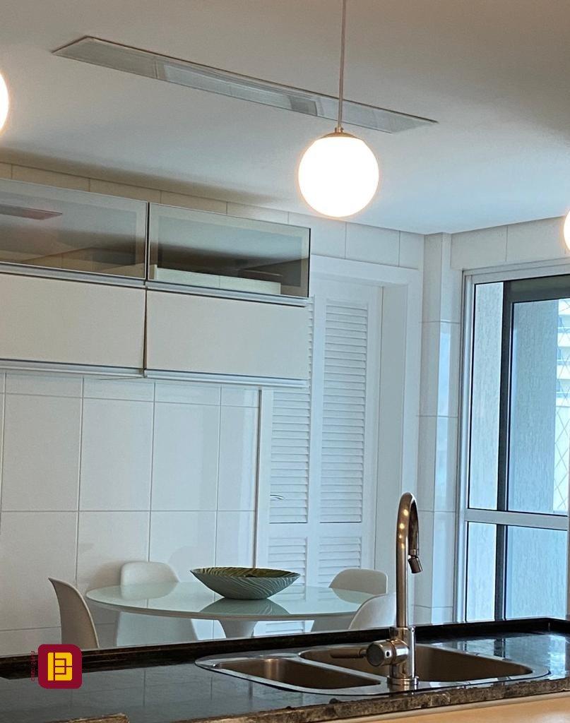 Apartamento com 149m², 4 quartos (sendo 1 suíte), 2 garagens, no bairro Campinas em São José