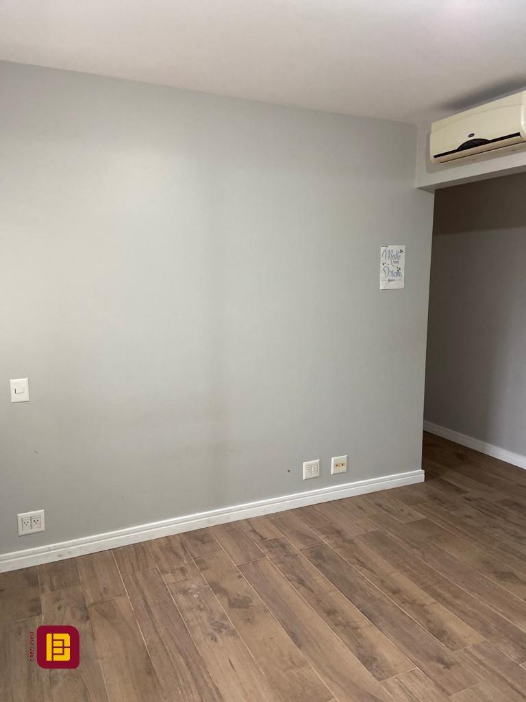 Apartamento com 149m², 4 quartos (sendo 1 suíte), 2 garagens, no bairro Campinas em São José