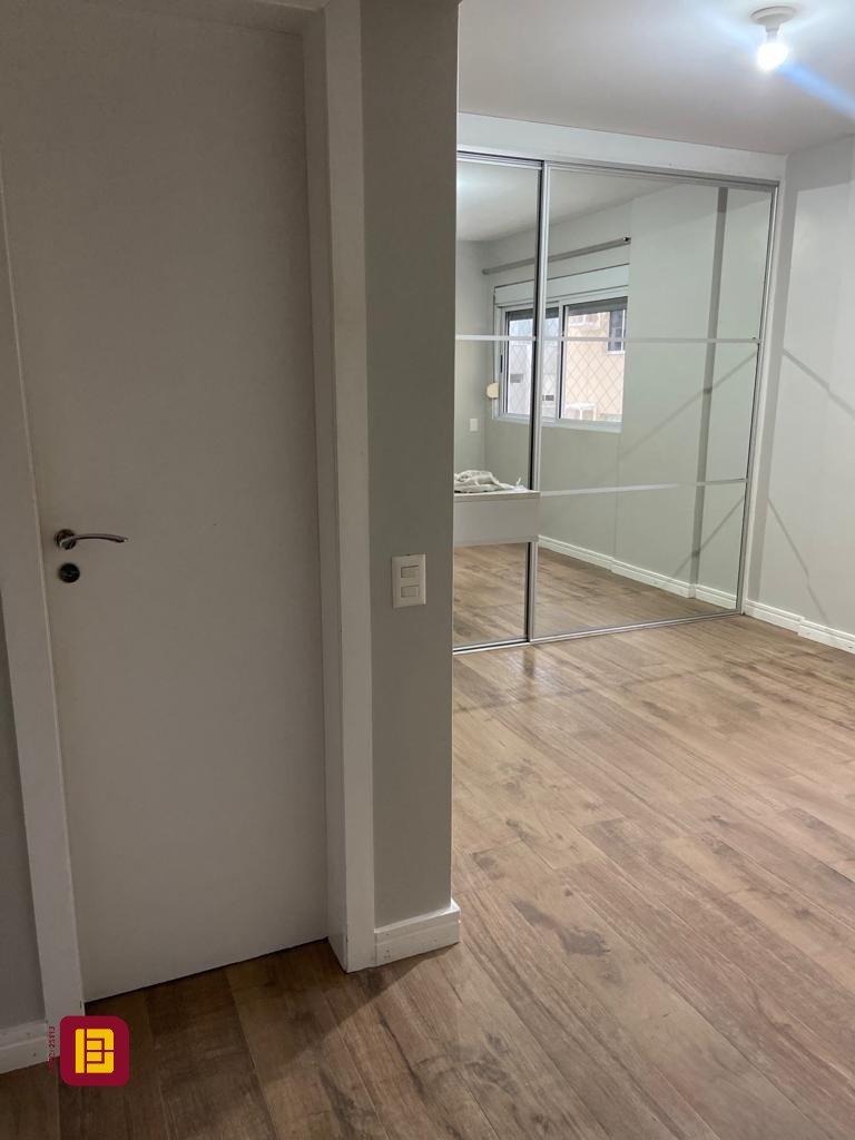Apartamento com 149m², 4 quartos (sendo 1 suíte), 2 garagens, no bairro Campinas em São José
