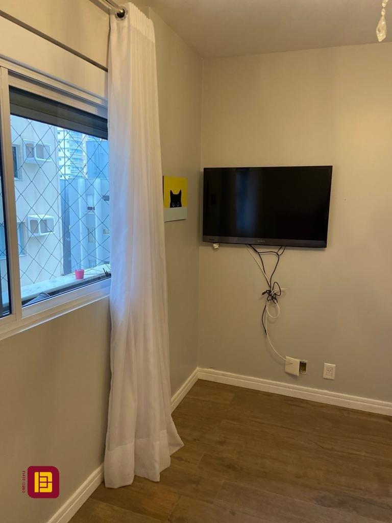 Apartamento com 149m², 4 quartos (sendo 1 suíte), 2 garagens, no bairro Campinas em São José